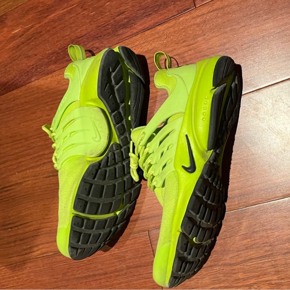 Nike Neon green sneaker - Picture 6 of 8
